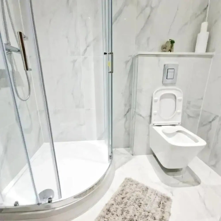 Crendon House Cosy Studio - Sleeps 2 & Kitchen