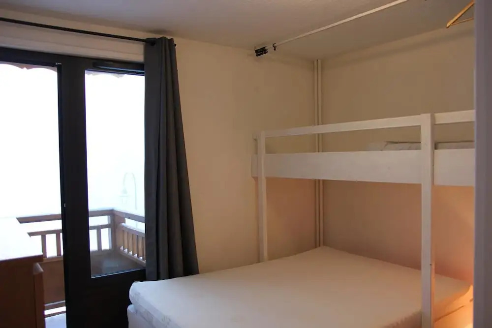 nice apartment with bedrrom and bunk beds in the entrance Apartment 1
