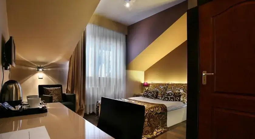 Noclegi i restauracja Zajazd Pod Skałą