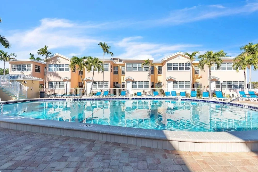 Barefoot Beach Resort F106