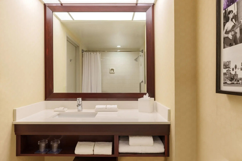 Renaissance Los Angeles Airport Hotel
