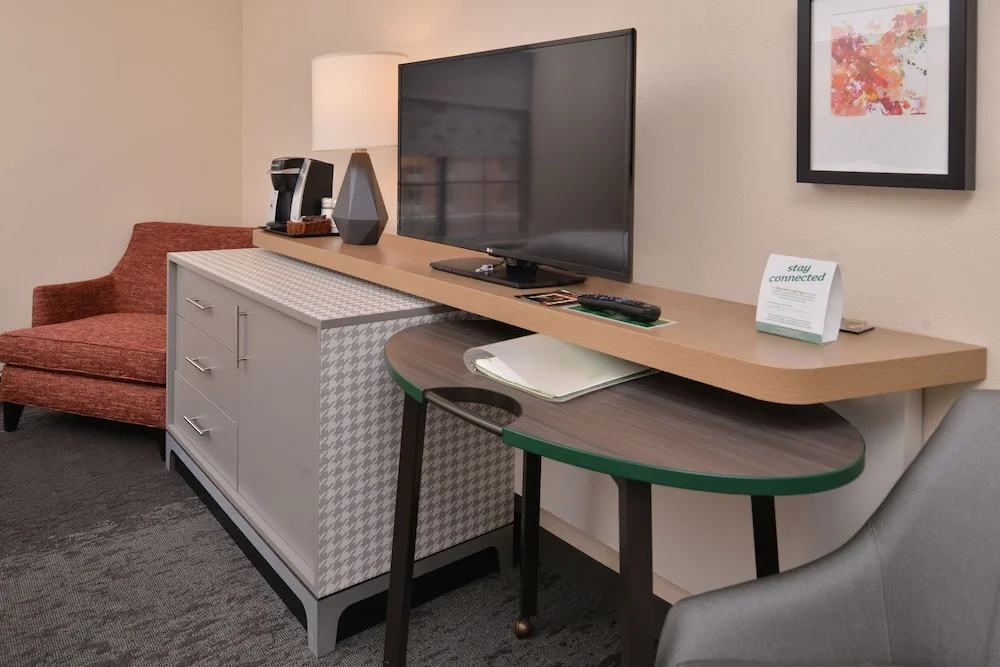 Holiday Inn Hotel & Suites Raleigh-Cary I-40 @Walnut St