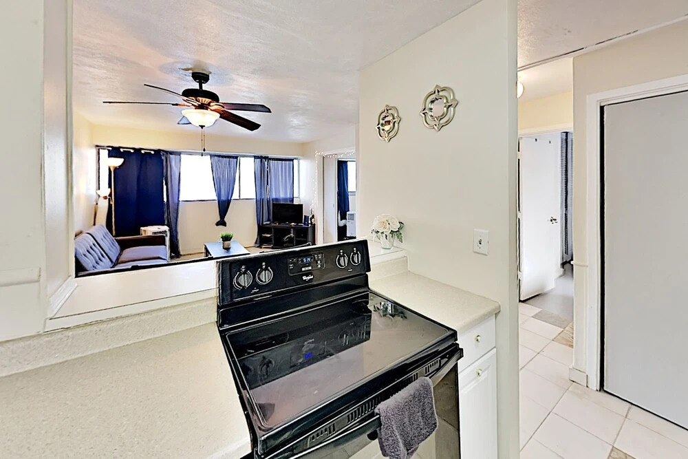 Royal Aloha 204 2 Bedroom Condo by Redawning