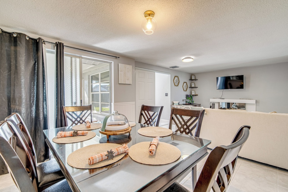 6 Mi to Hudson Beach! Pet-friendly Retreat w/ Yard
