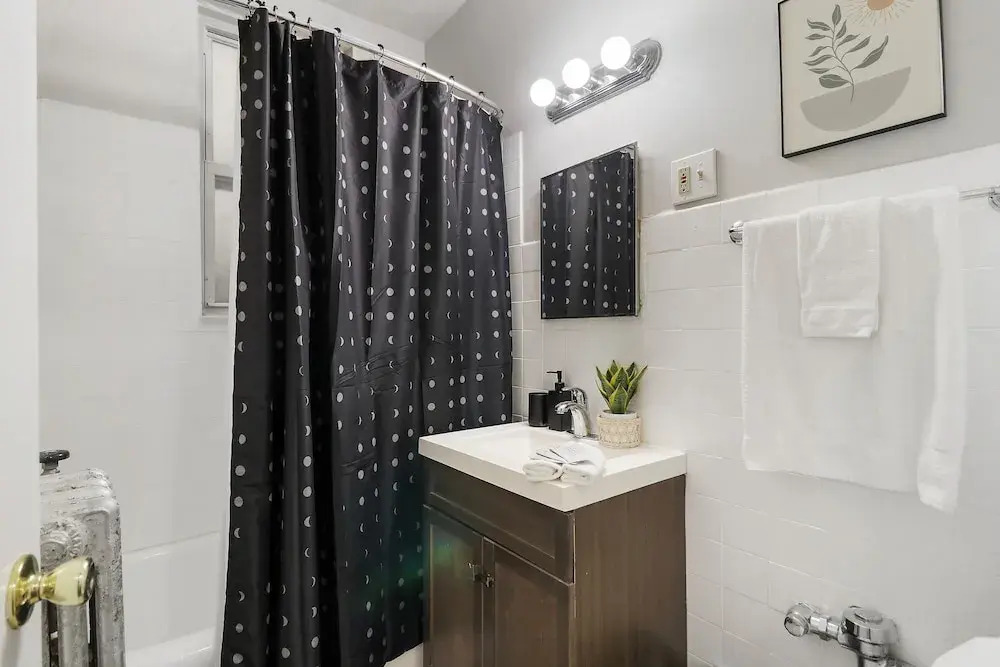 Trendy Studio Apt - Kenwood rep