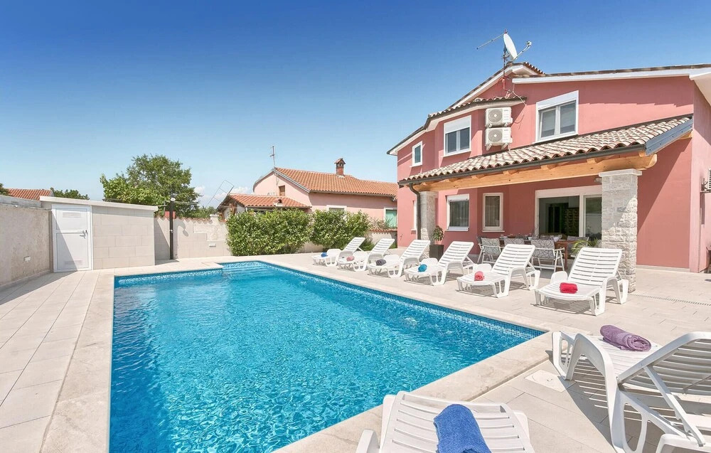Amazing Home In Stinjan