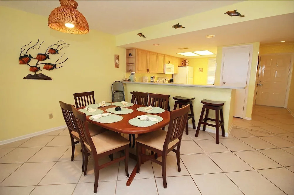 Windrift 410w 2 Bedroom Condo by RedAwning