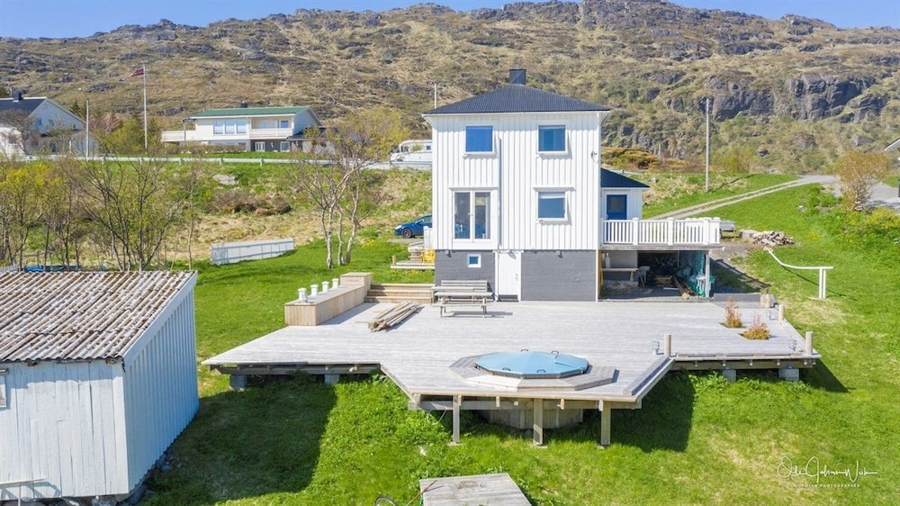 Private Cozy House by the Fjord