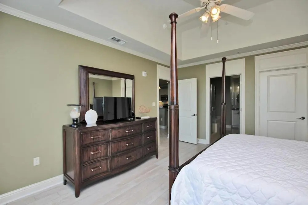 Wharf 902 by Youngs Suncoast