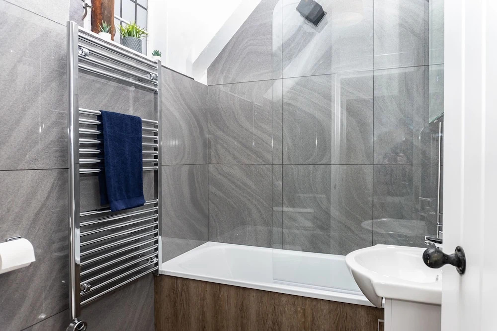 Karah Suites - Queen Annes Court