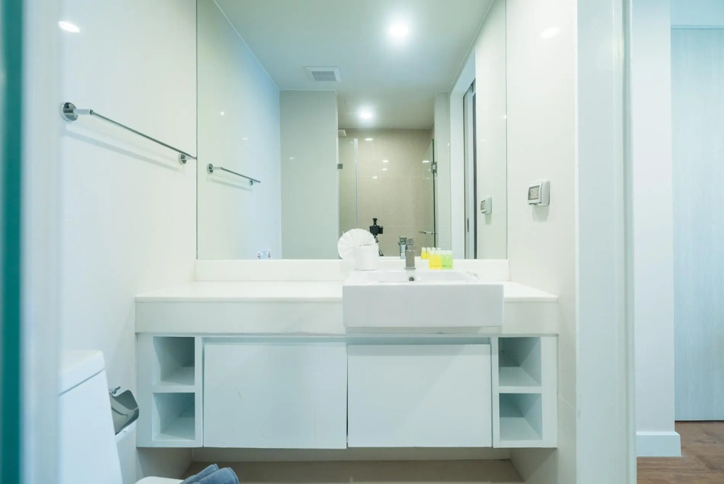 Pool access duplex in Surin condo for 4 people