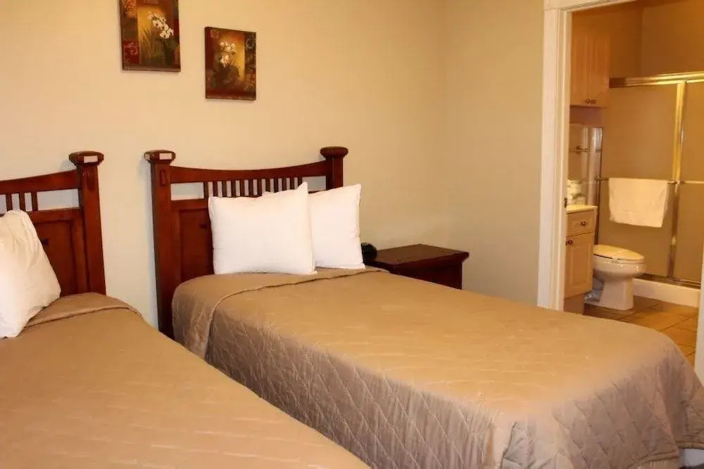 Magnolia Pointe 204 4879 2 Br condo by RedAwning