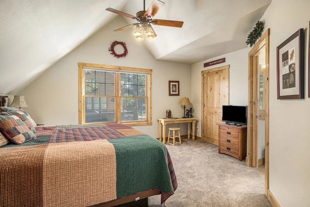 Solitude Bobcat #7 - Estes Park 2 Bedroom Condo by RedAwning