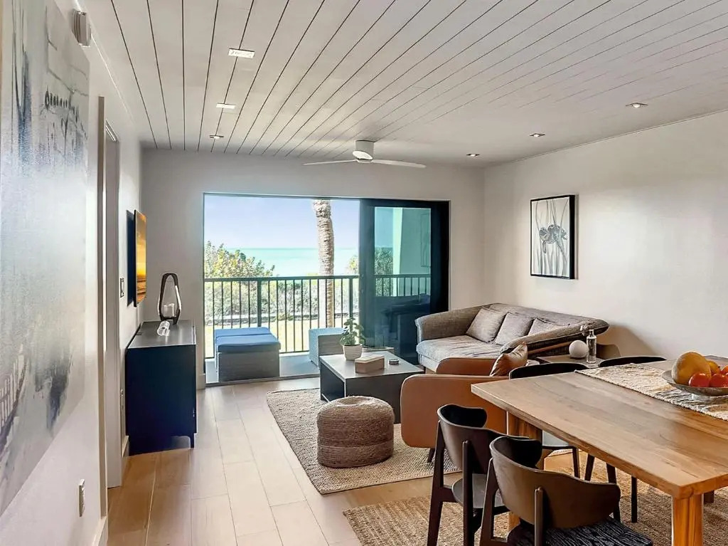 Land's End 11-203 Beach Front - Premier