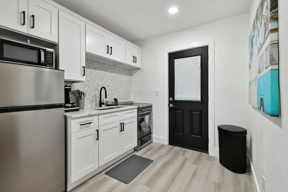 117 127th Ave E Unit 6