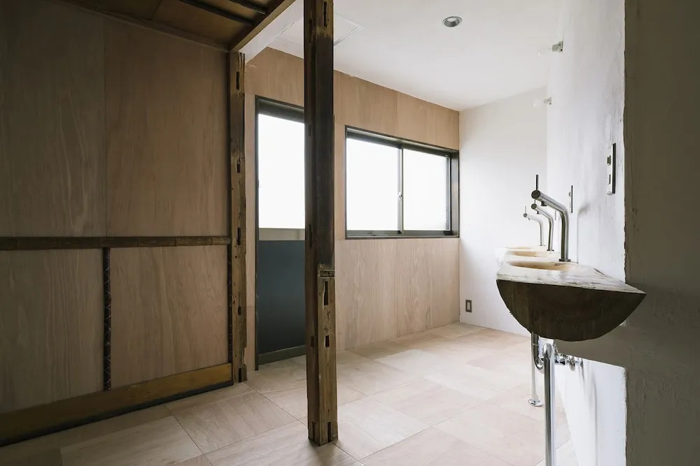 Atelier & Hostel Nagaisa-Ura