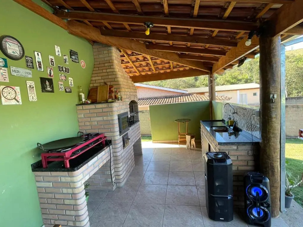 Linda Chacará Com Piscina Climatizada