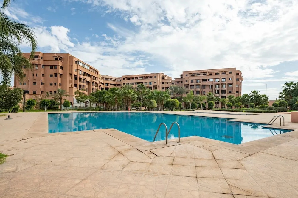 "superbe Appart Méga Terrasse Piscine +big Jardin"