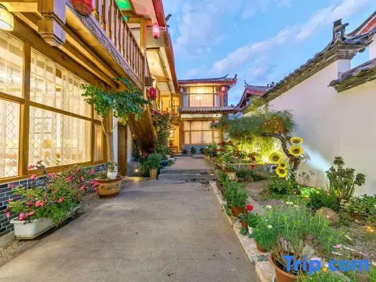 Tea-fragrant wooden hostel