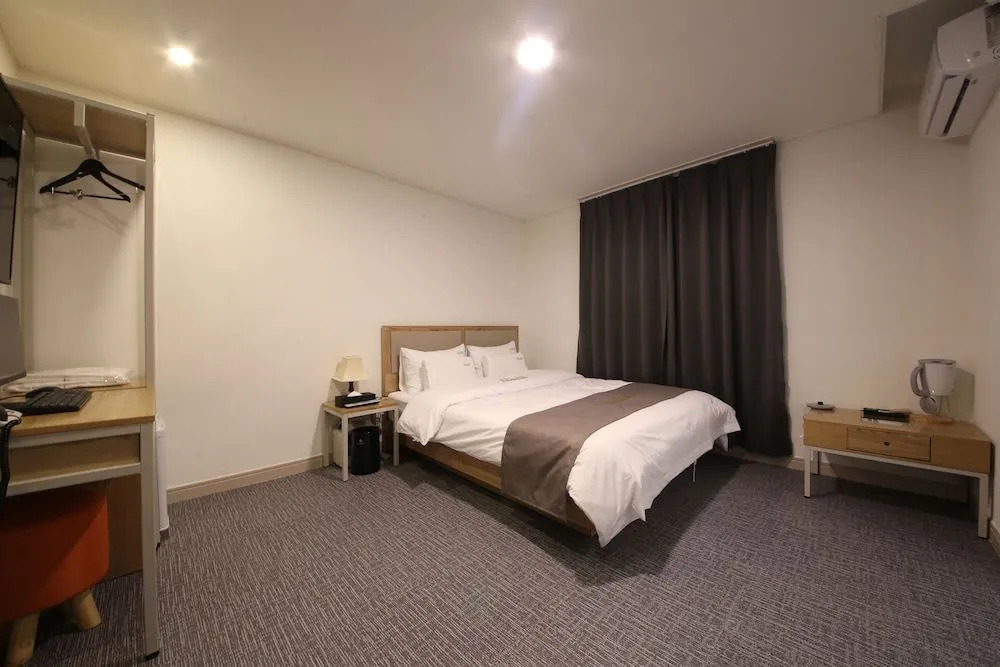 Brown Dot Hotel Yeonsan