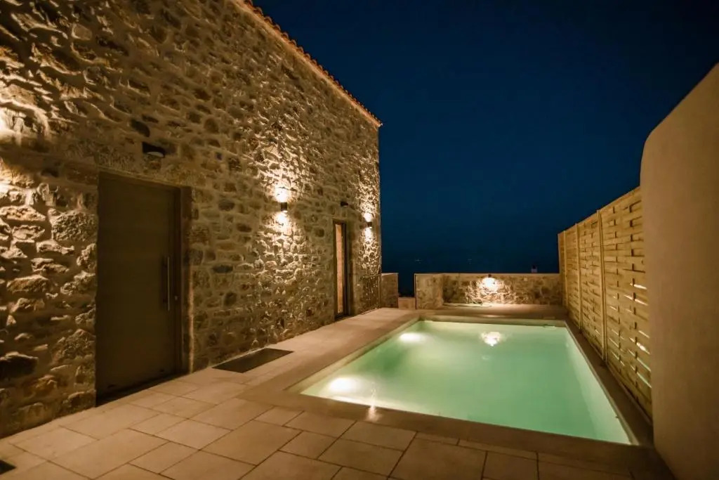 Mani Luxury Suites and Studios in Gytheio with Private Pools