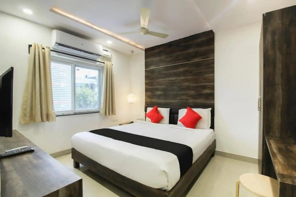 Apple Tree Inn by OYO Rooms
