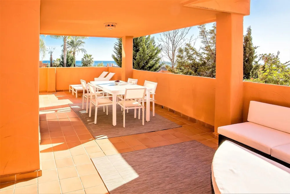Beautiful and Spacious, 3 bedroom apartment LA23