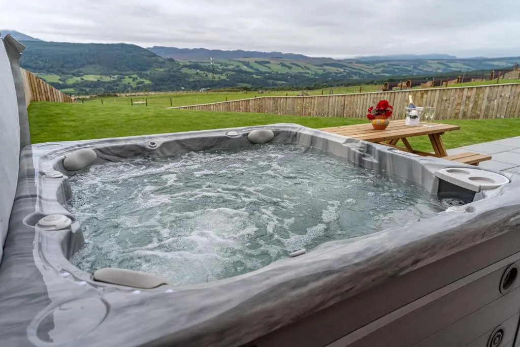 The Annexe, Luxury Property with Hot Tub at Pitilie Pods
