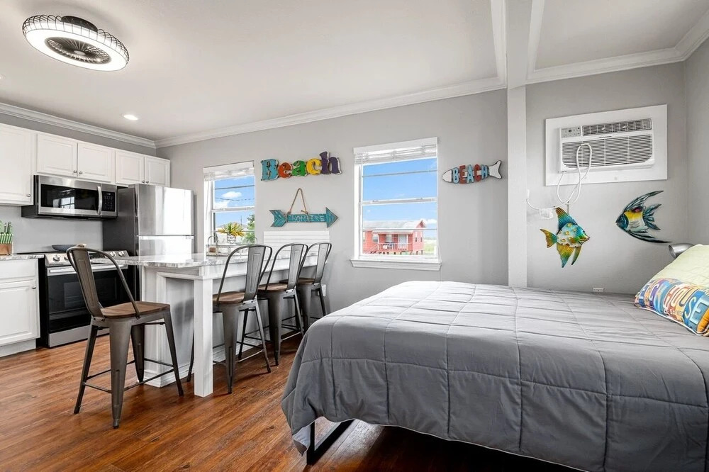 Amberjack 2 Bedroom Home by RedAwning