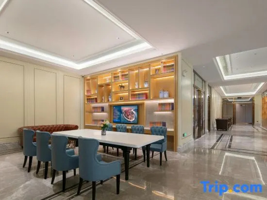Vienna International Hotel · Yi Yang City University Branch