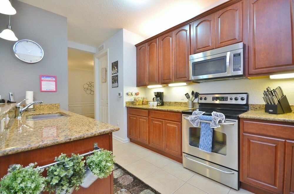 Palmavera Deluxe 3 Bedroom Condo by Redawning