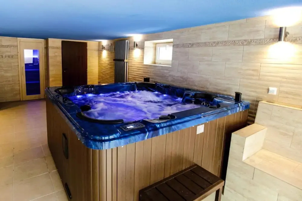 Villa in Fren tát near Ski Resorts & Jacuzzi