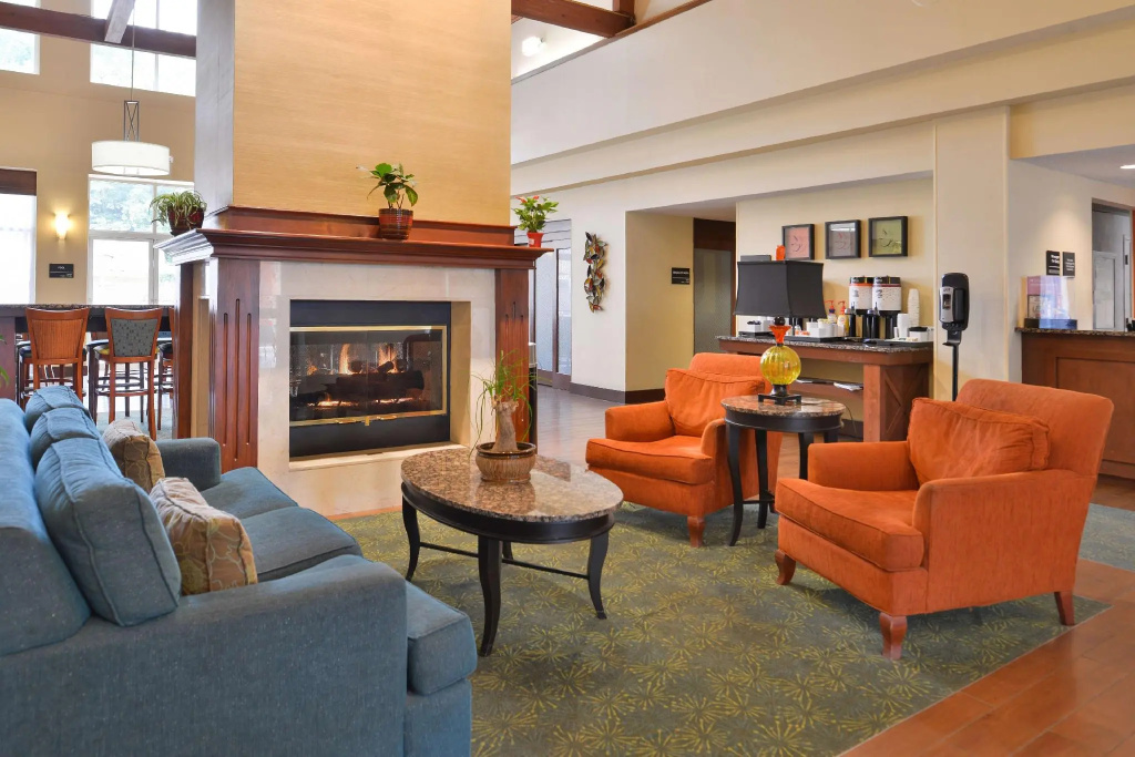 Hampton Inn & Suites Newport News-Airport - Oyster Point Area