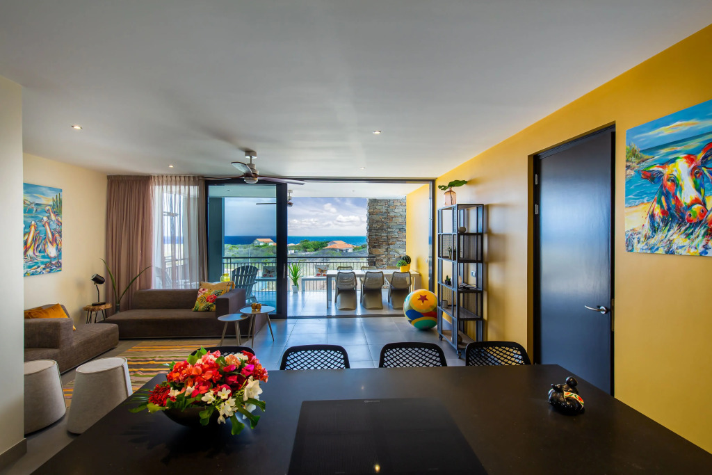 Stunning Views and Design ~ Best of Coral Estate