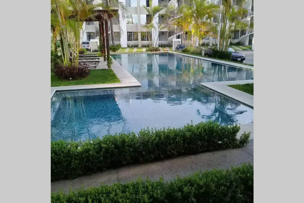 Departamento en condominio con alberca y área infantil