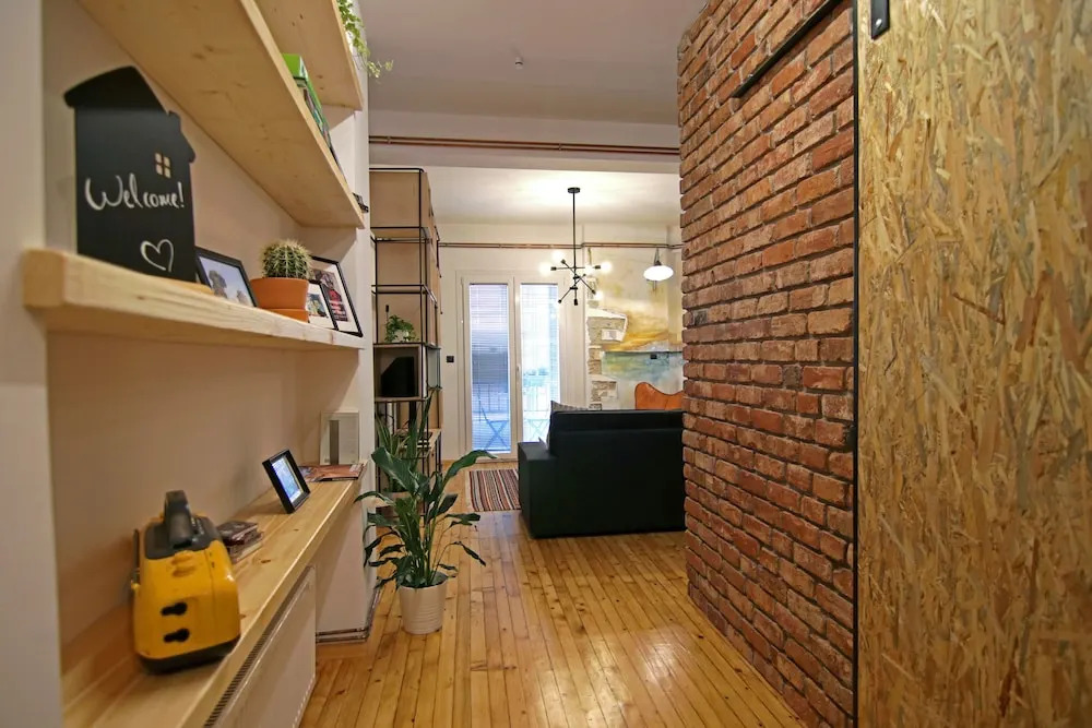 Kostas' Downtown Industrial Loft