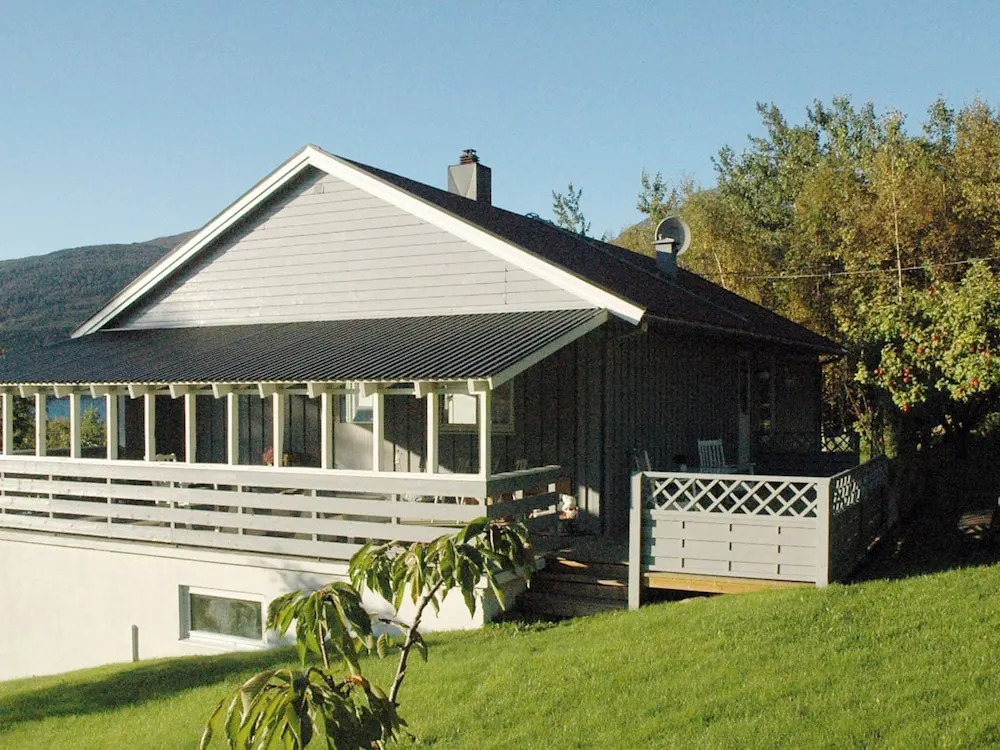 Three-Bedroom Holiday home in Åfarnes