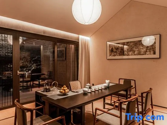 JUN Boutique,Dongqian Lake
