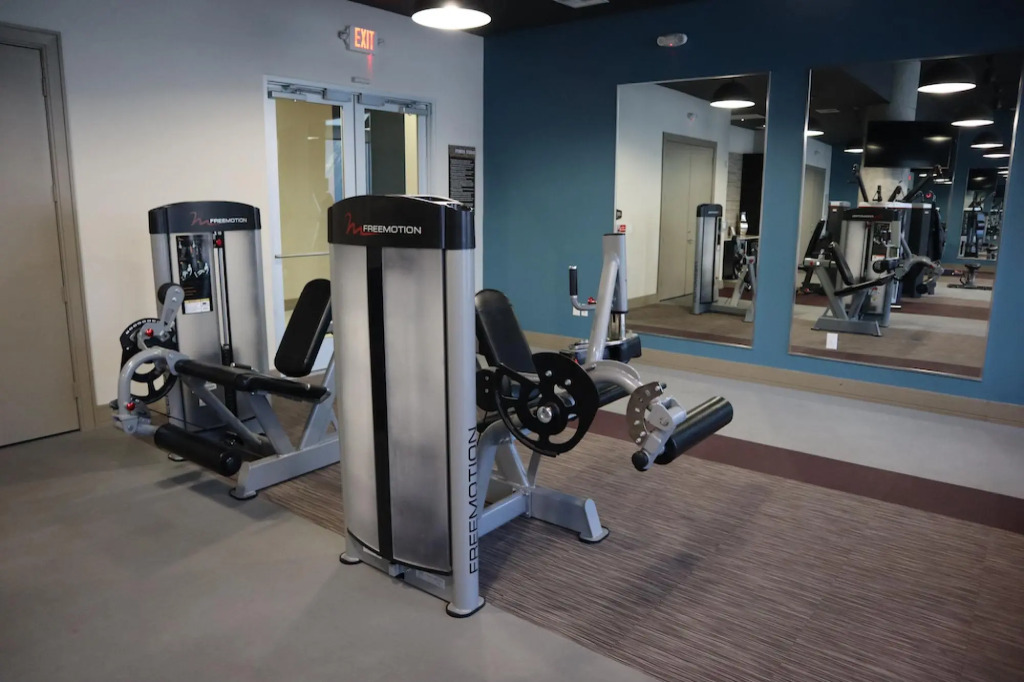 Spacious Private and Elegant Downtown Location