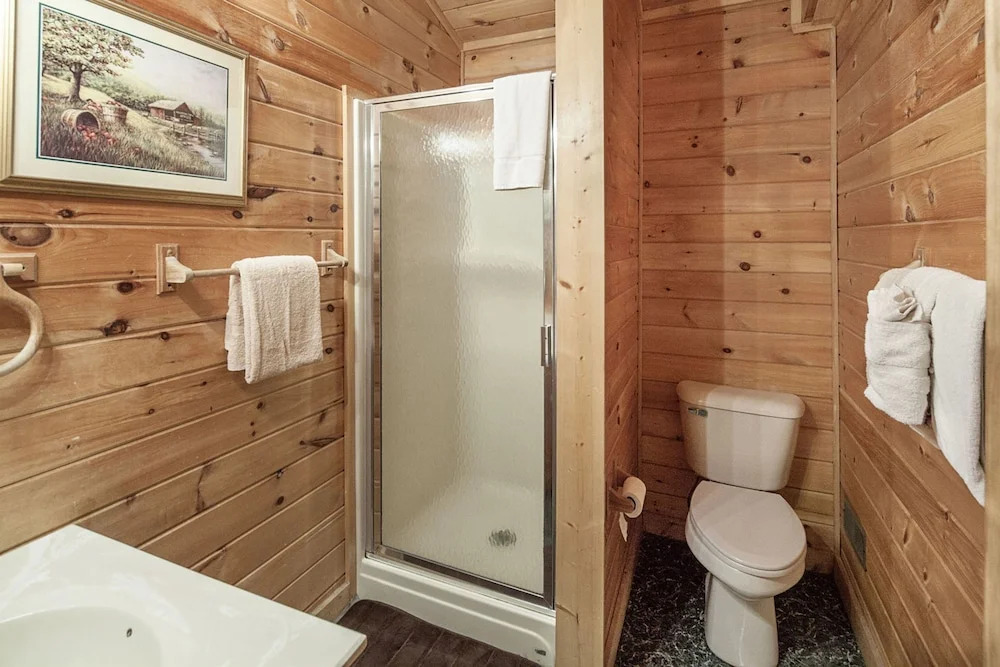 Gerralds Chalet by Heritage Cabin Rentals