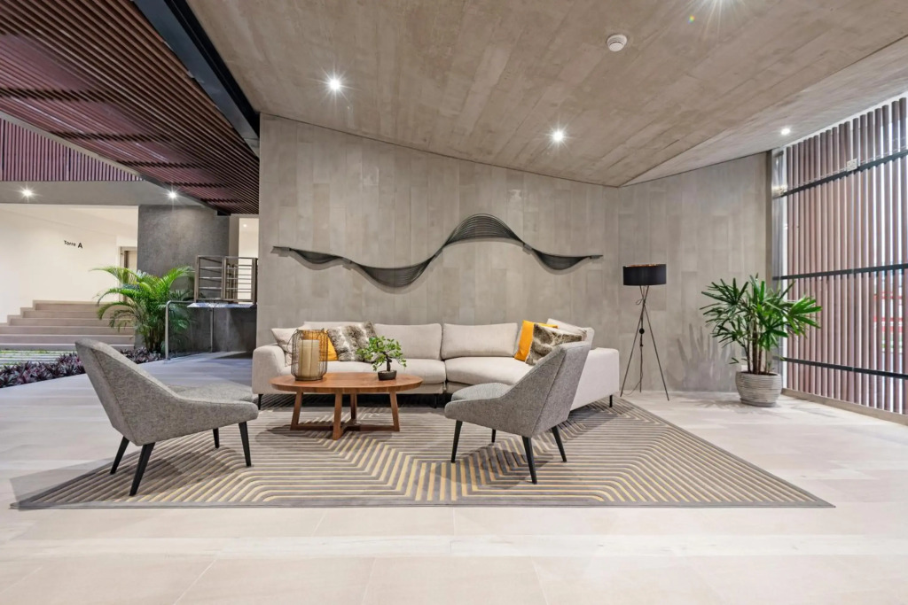 ✶ Maras Residence ✶ LUXURY Rooftop Pool & Grill