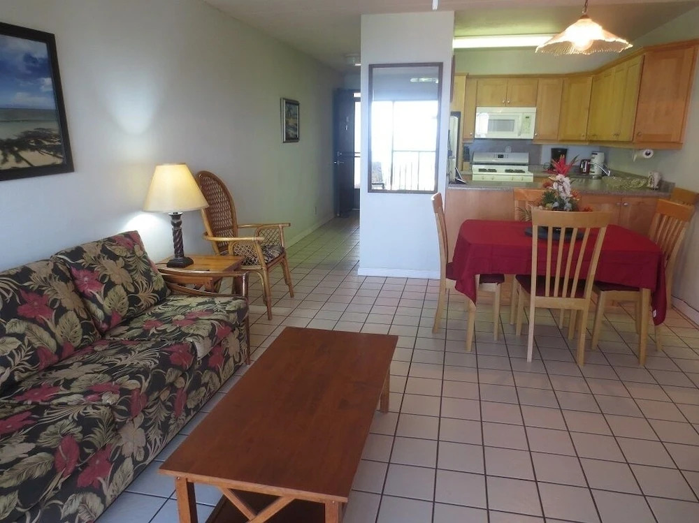 Kihei Akahi D604 1 Bedroom Condo by RedAwning