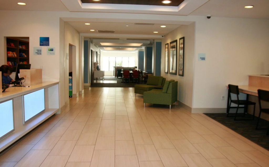 Holiday Inn Express Hotel & Suites Tampa-Anderson Road-Veterans Exp by IHG
