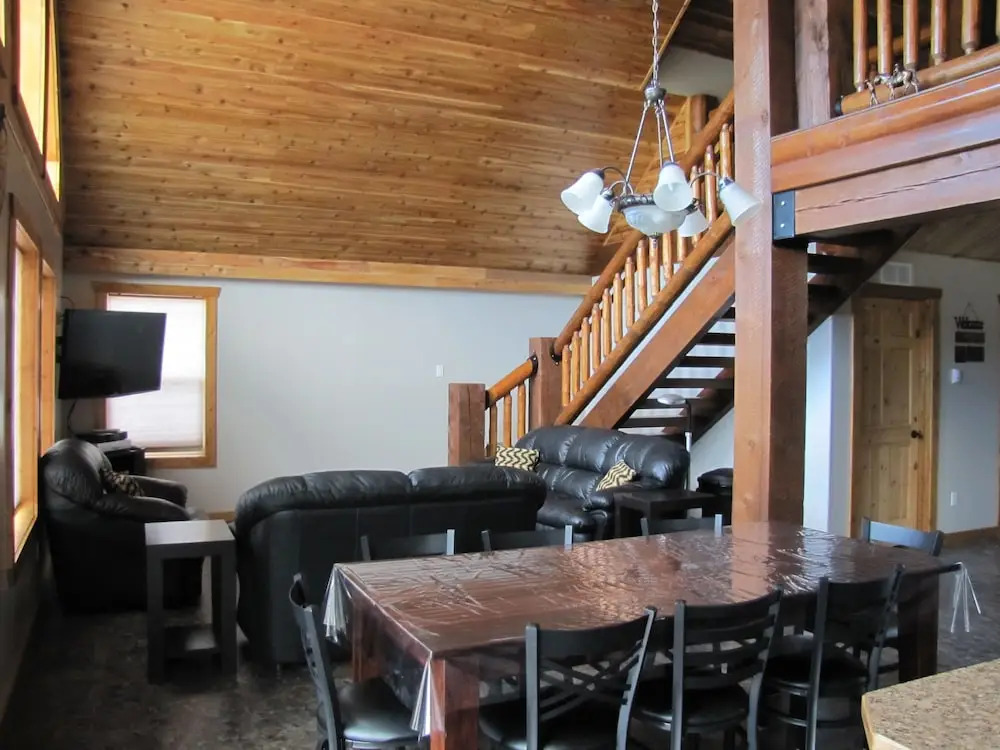Whisper Creek Lodge