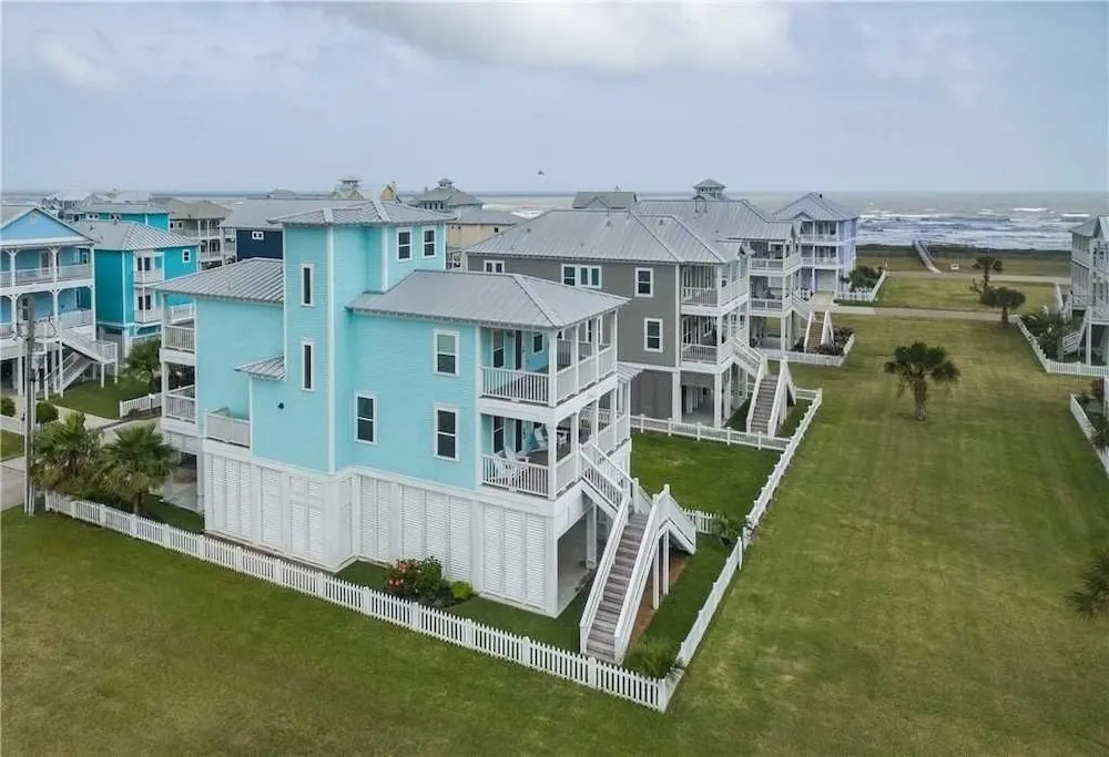 New Listing! The Water House: New Near Beach 3 Bedroom Home