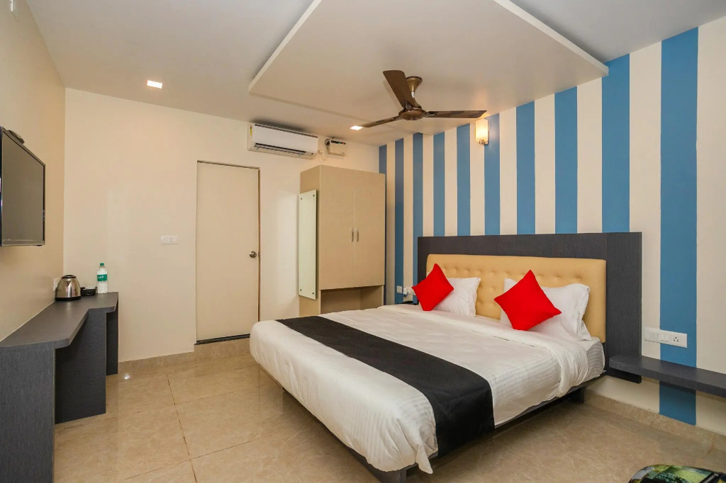 Collection O 30599 Hotel Blue Spring