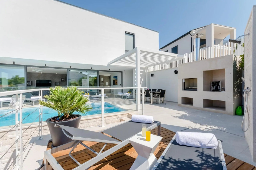 Luxury Villa Complex "Vitae & Pax" with heated infinity-pools, 16 sleeps