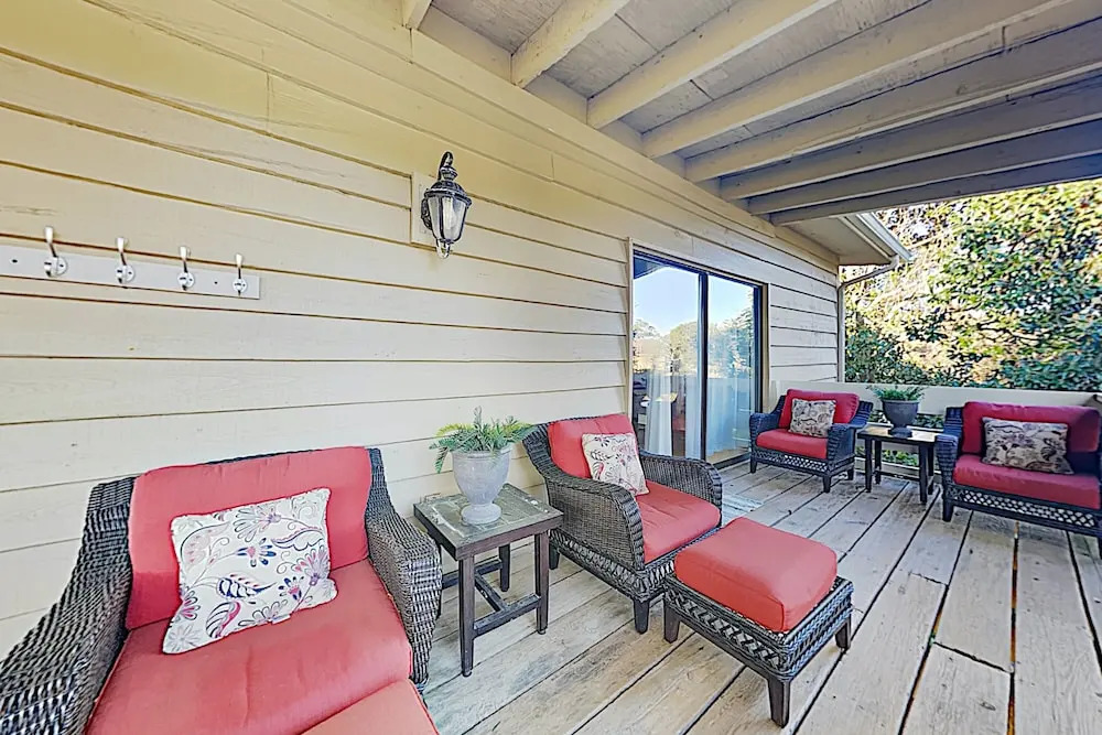 New Listing! Sunny Seascape W/ 5 Pools 3 Bedroom Condo