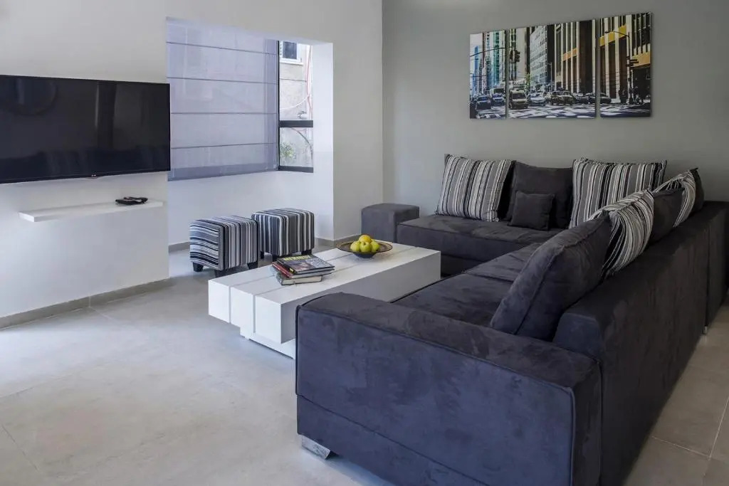 Brilliant 3BR in Shalom Aleichem 27 by HolyGuest