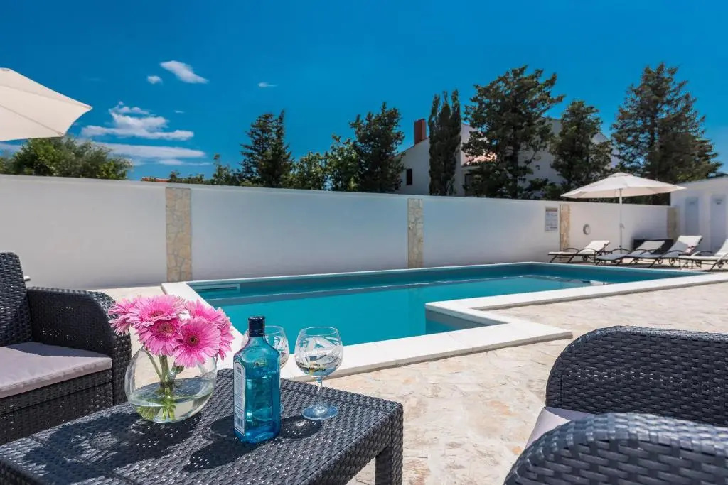 Villa Star 6 luxury apartment with a pool